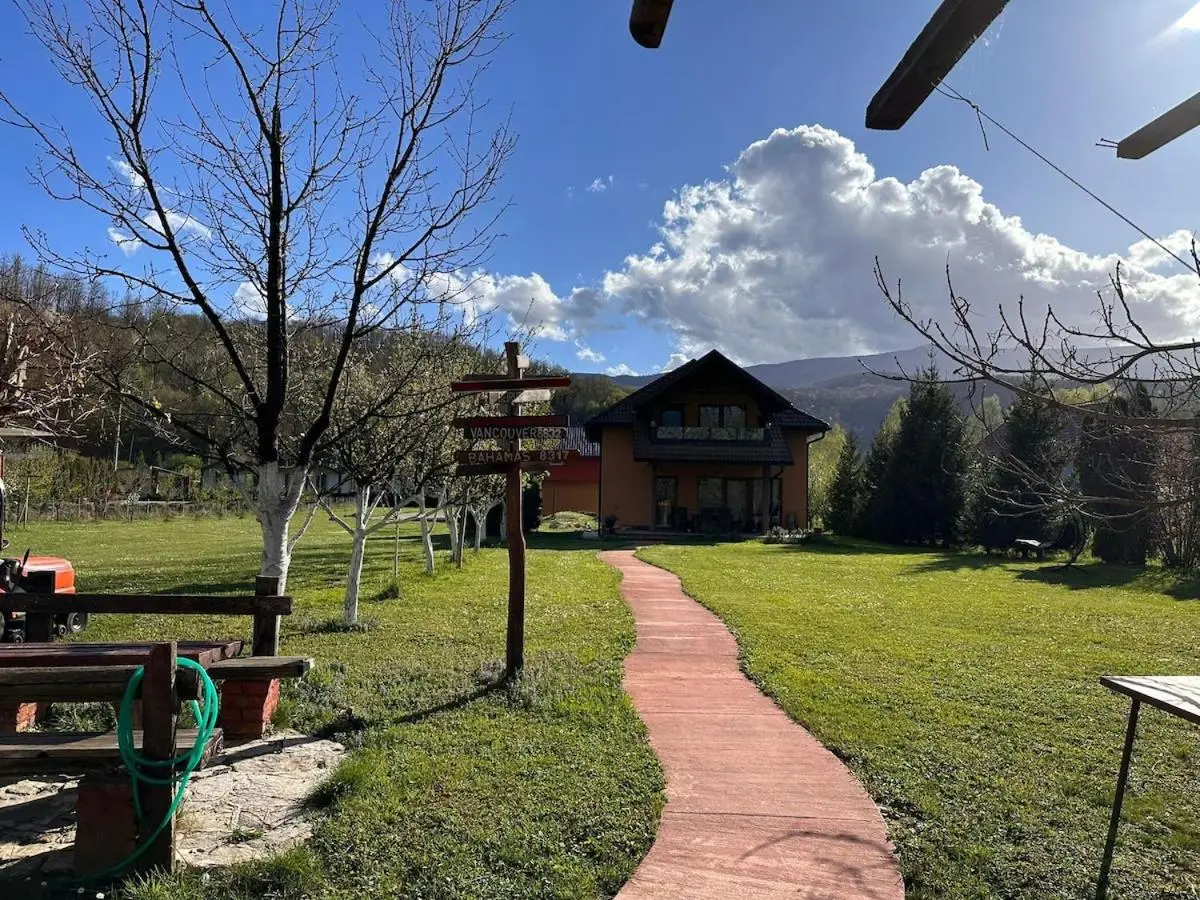 Cottage on Una
