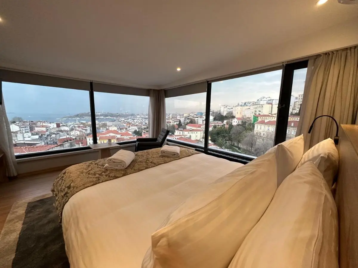Louis Rooms