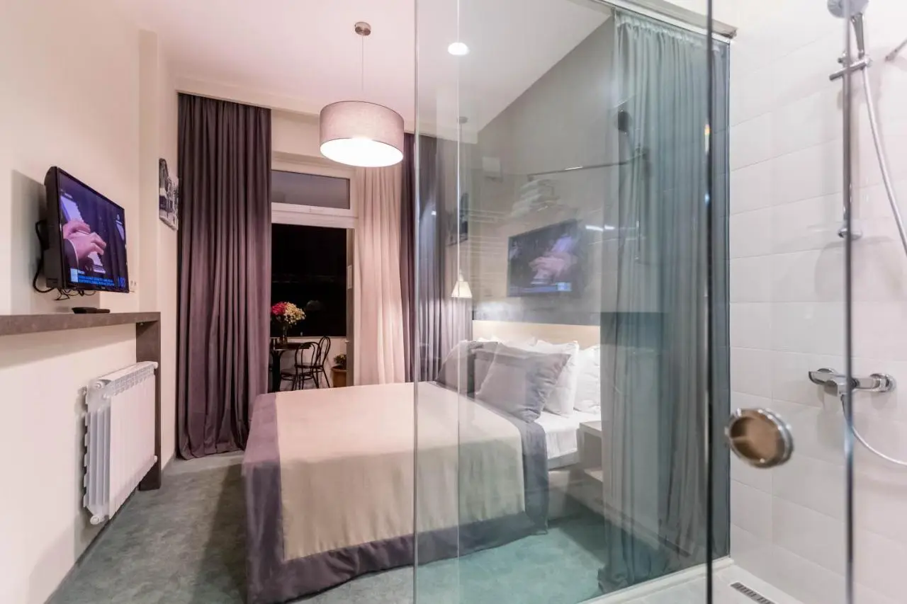 Luxury 3 BR apartment by Freedom square City Center