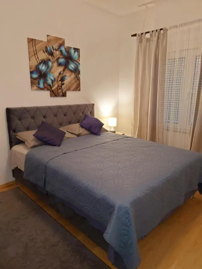 Apartments Tulipan - with free private parking garage