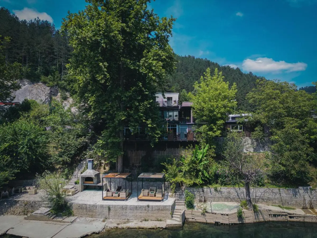 Hotel Tazz - River Front Oasis Collection