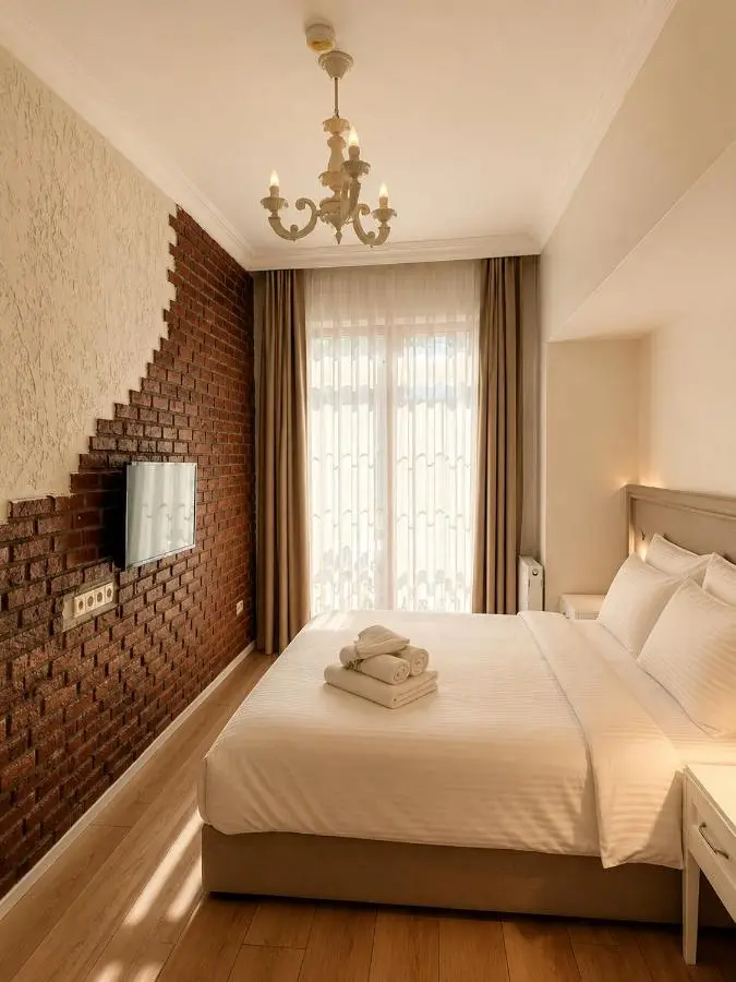 Royal Garden Suite and Hotel