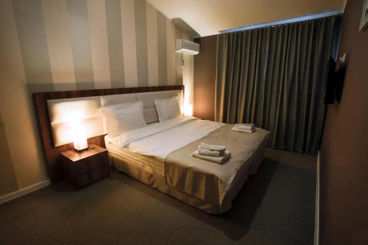 Apart Hotel West