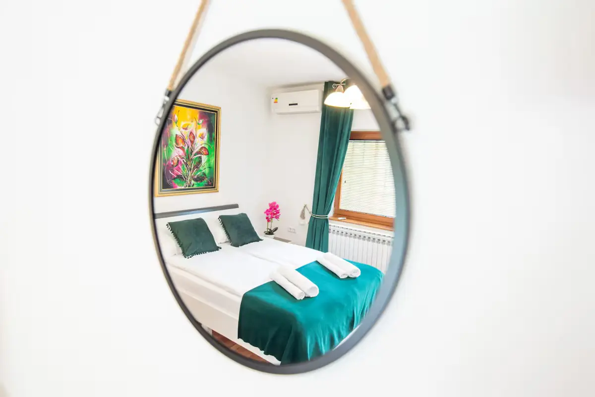6BDR Holiday Nest - Green Aris