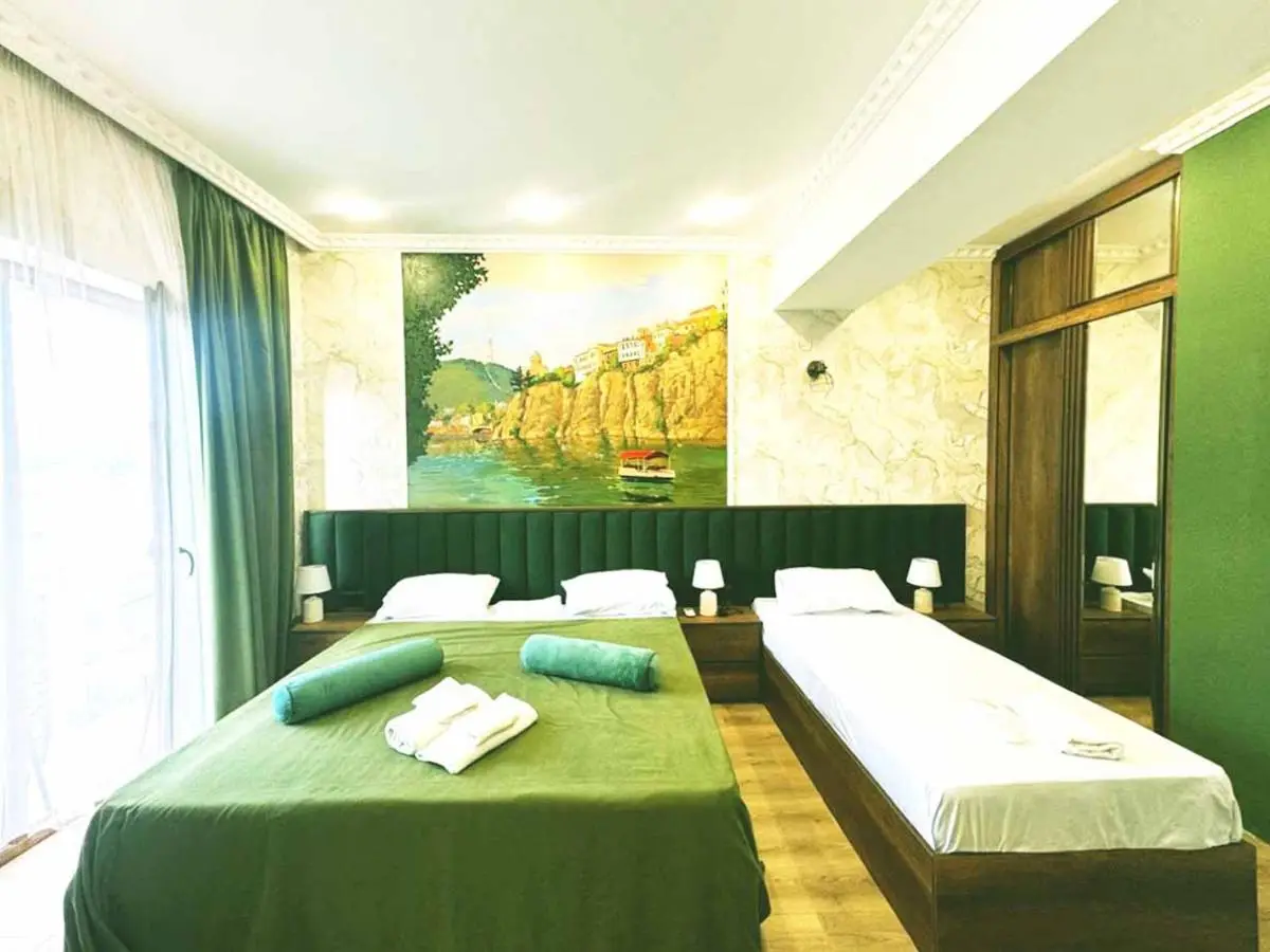 7 Baits Hotel