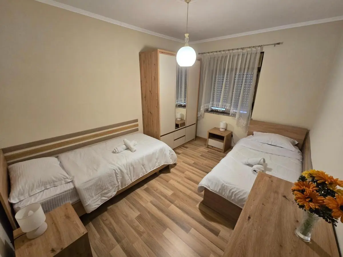 Old Soul, Modern Comfort Apartment