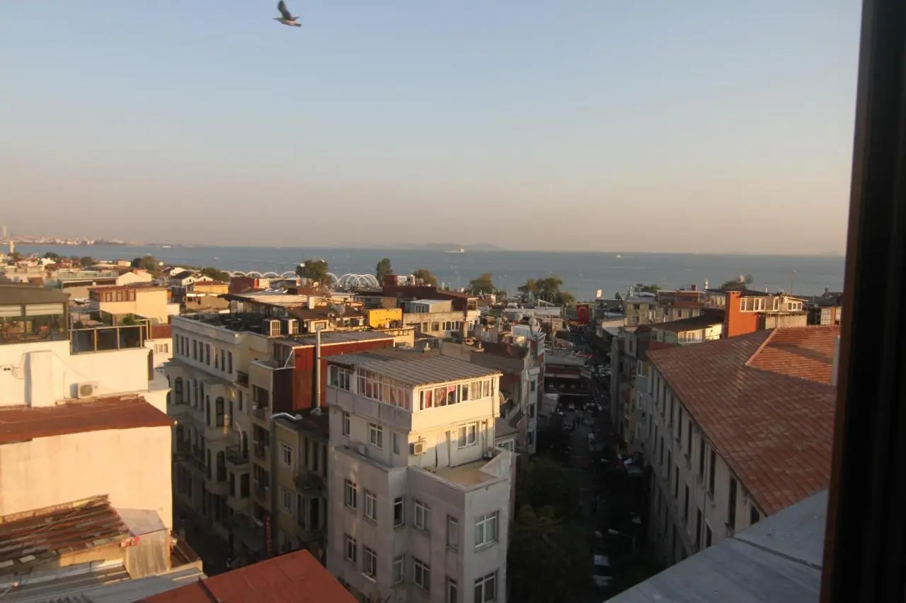 Grand Liza Hotel
