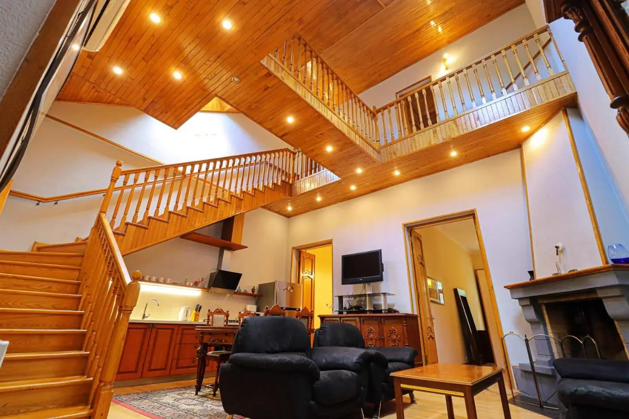 Central 4BR Apt for Groups & Families - By Wehost