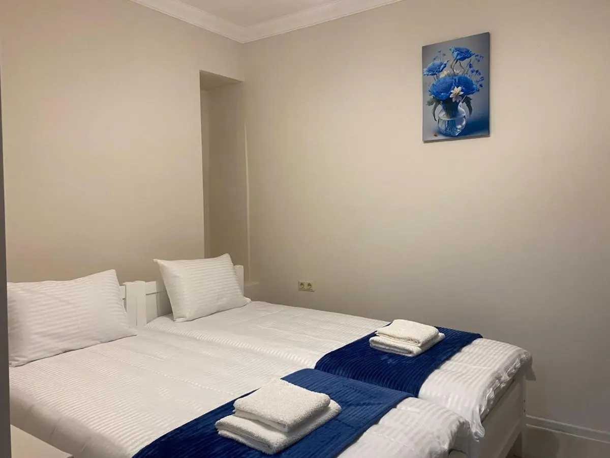 Cultural Crossing Hotel