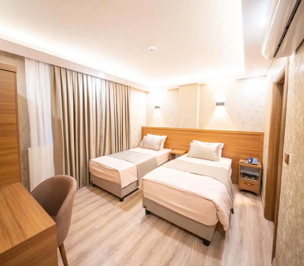 Zirvesta Otel