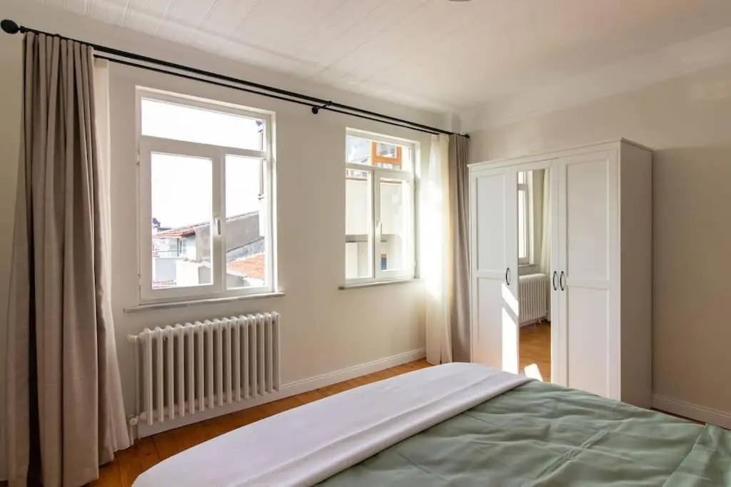 Historic 2BR Gem in Downtown Sisli AC in All Rooms