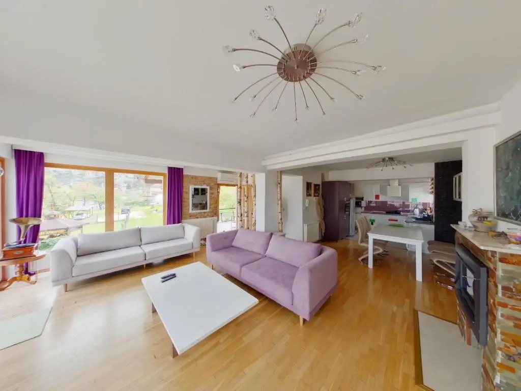Luxury 2 bedroom apartment with pool