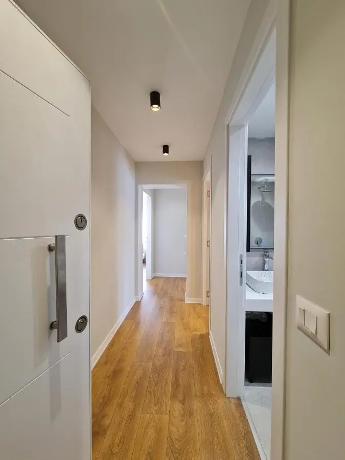 Adore - Modern Apartment
