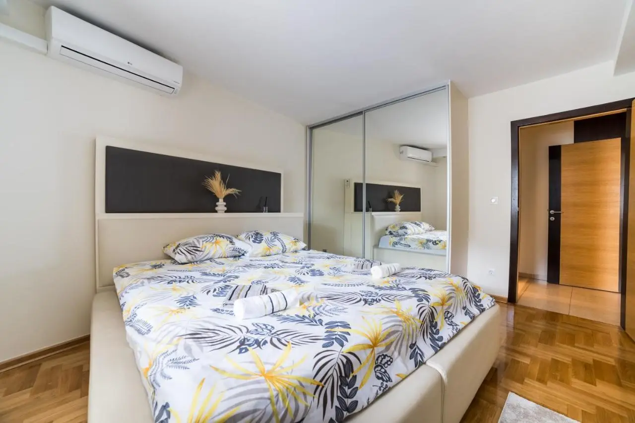 Skenderija Skyline Luxury- 2BR Apartment with Garage and Balcony