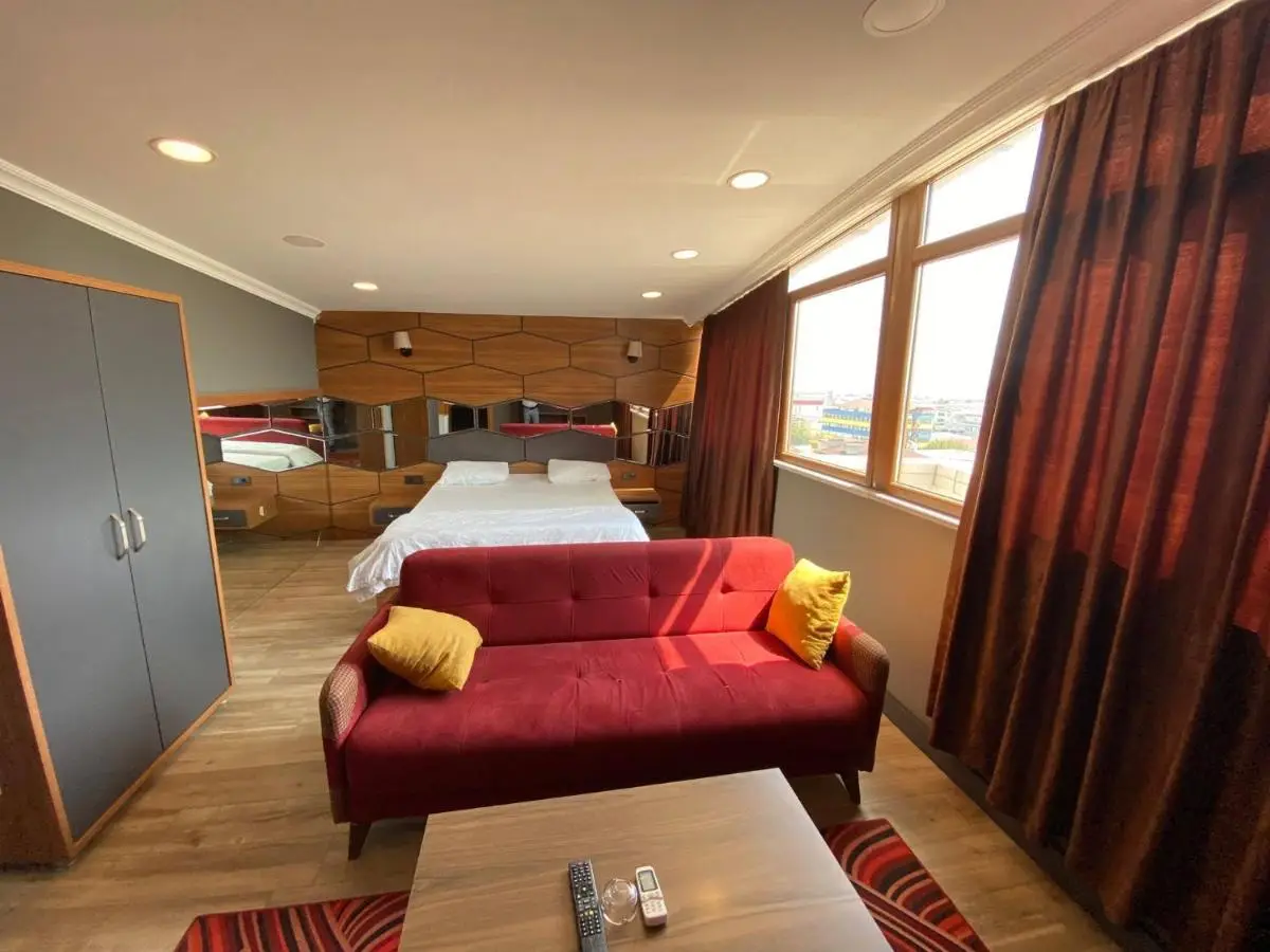 216 Hill Suites