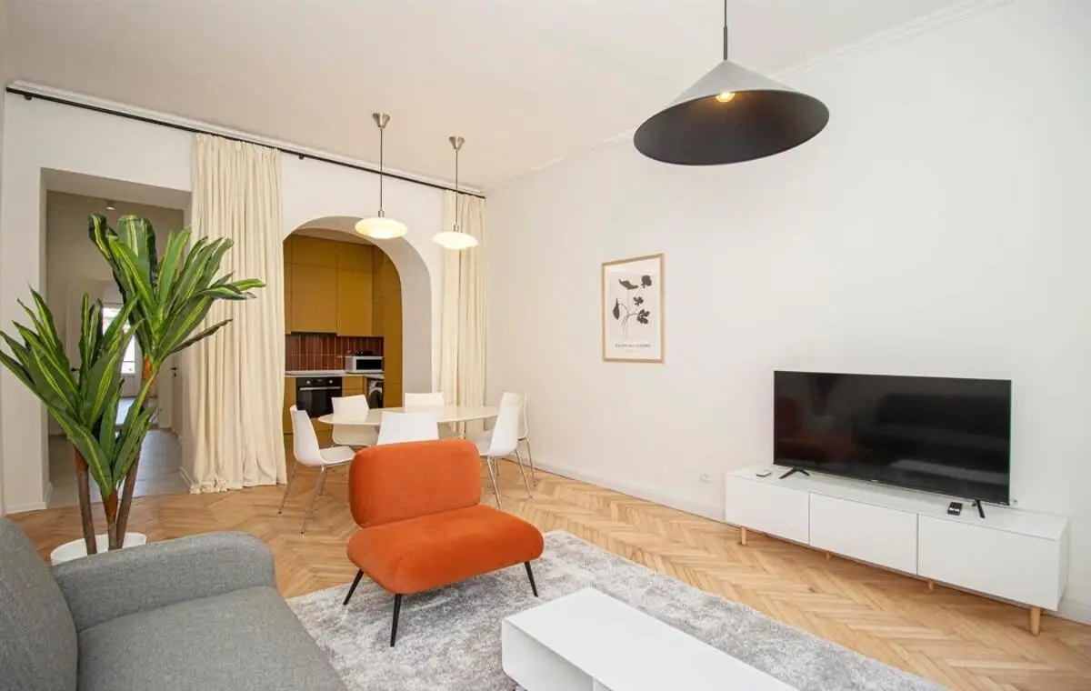 Chic 3BR Apt Near Fabrika - By Wehost