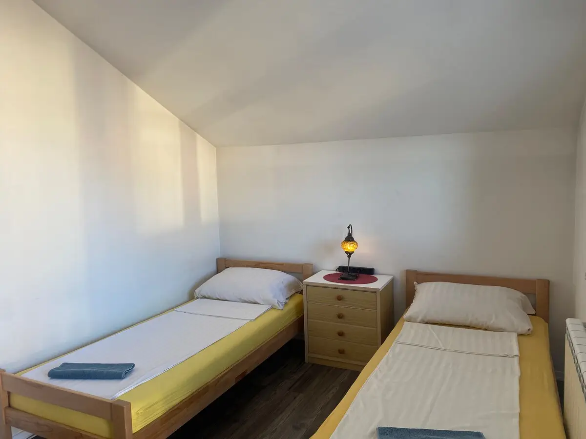 Big room(2beds), balcony,Wi-Fi & parking