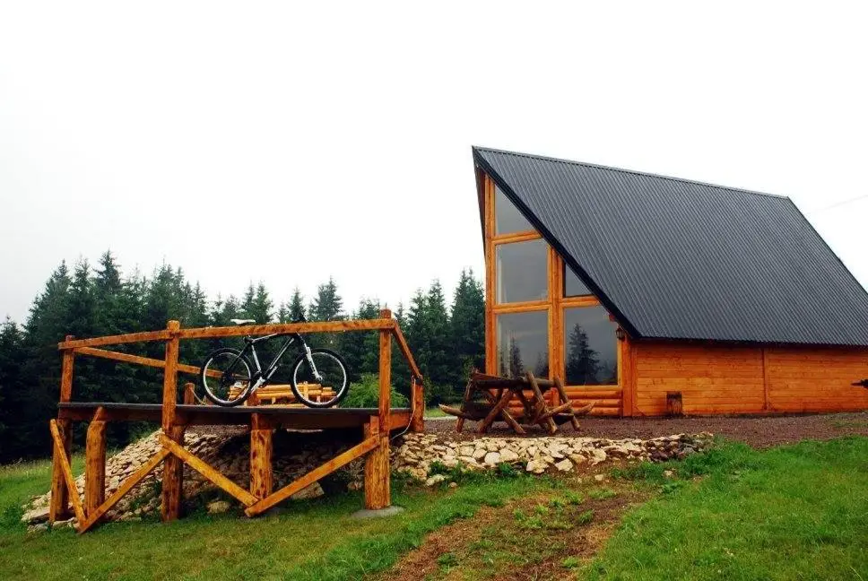 Mountain bungalows and a Hobbit House - Jazavčije Rupe
