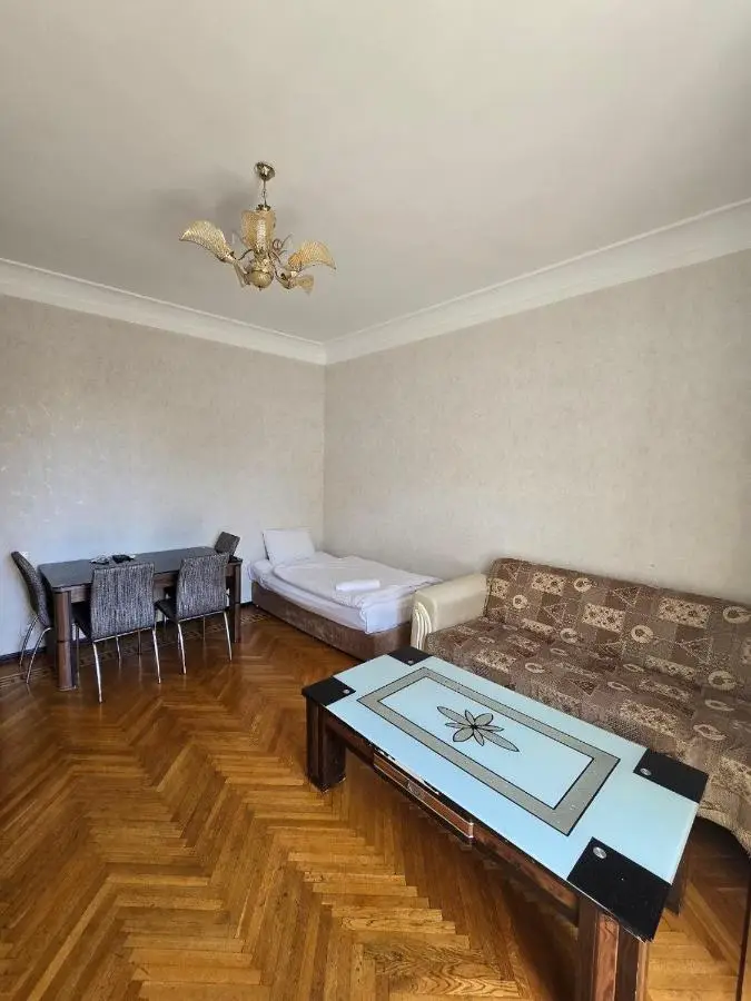 Apartment Formula 1 view