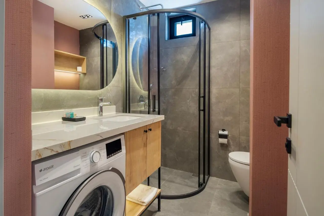The Room Hotel & Apartments