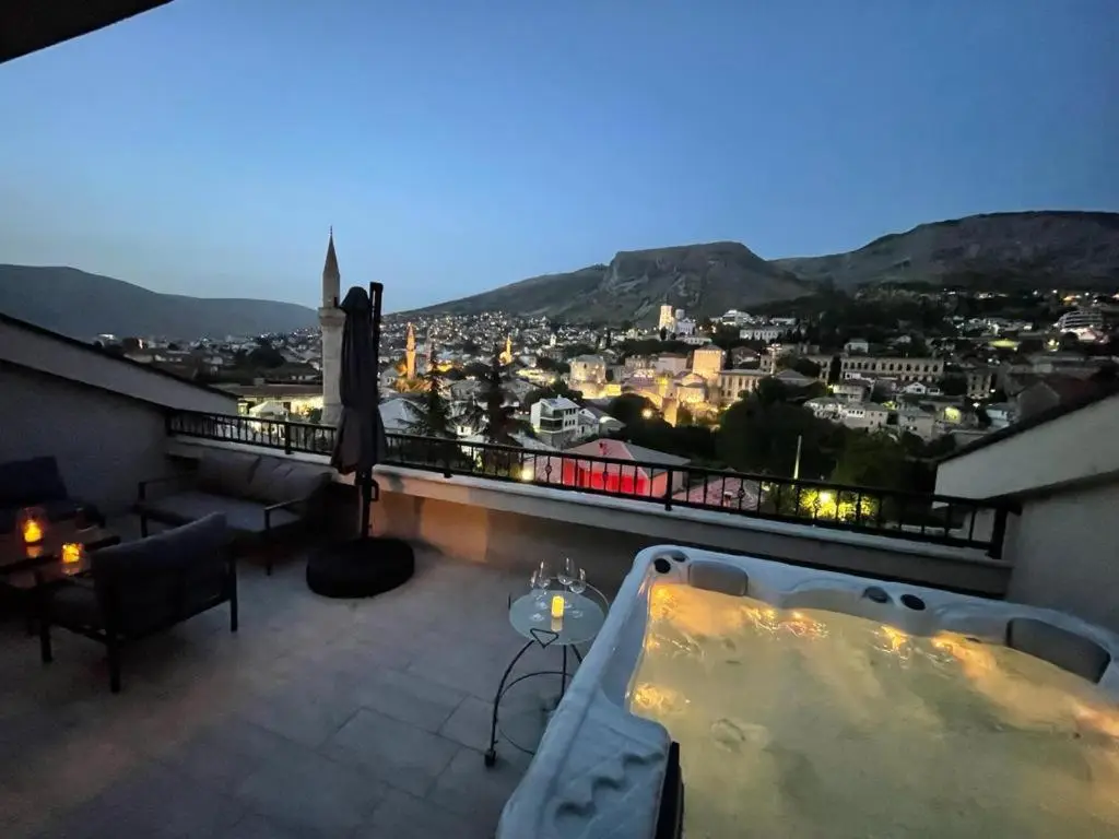 Penthouse with Old bridge view and jacuzzi