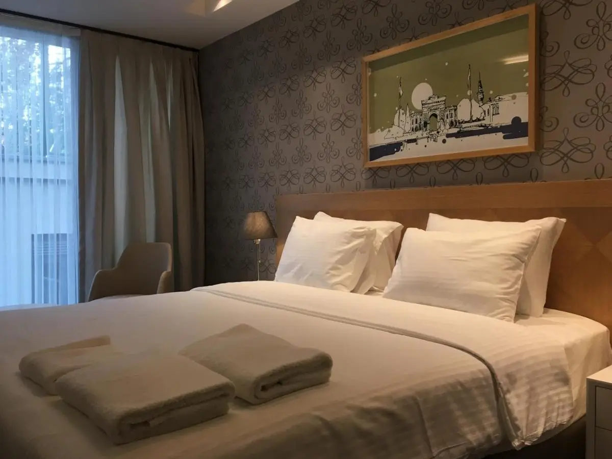 Four-G Hotel