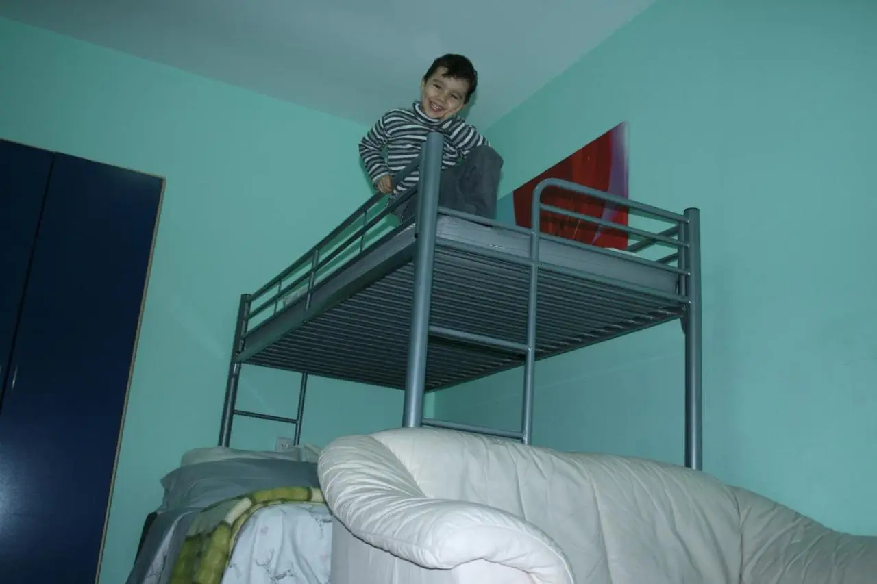 Why Me Eco-friendly Hostel - metro access