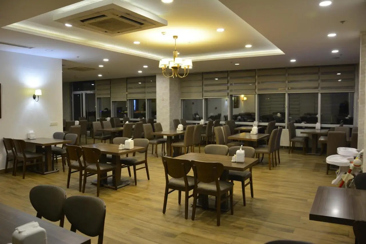 Sarissa Hotel