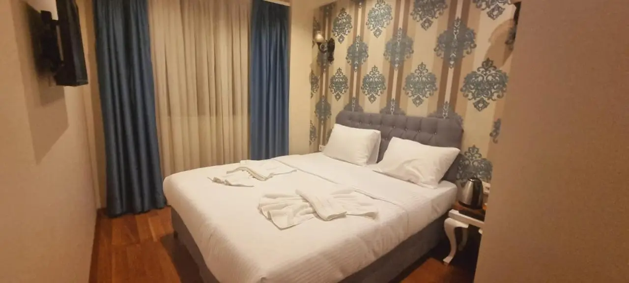 By Historial Hotel Due
