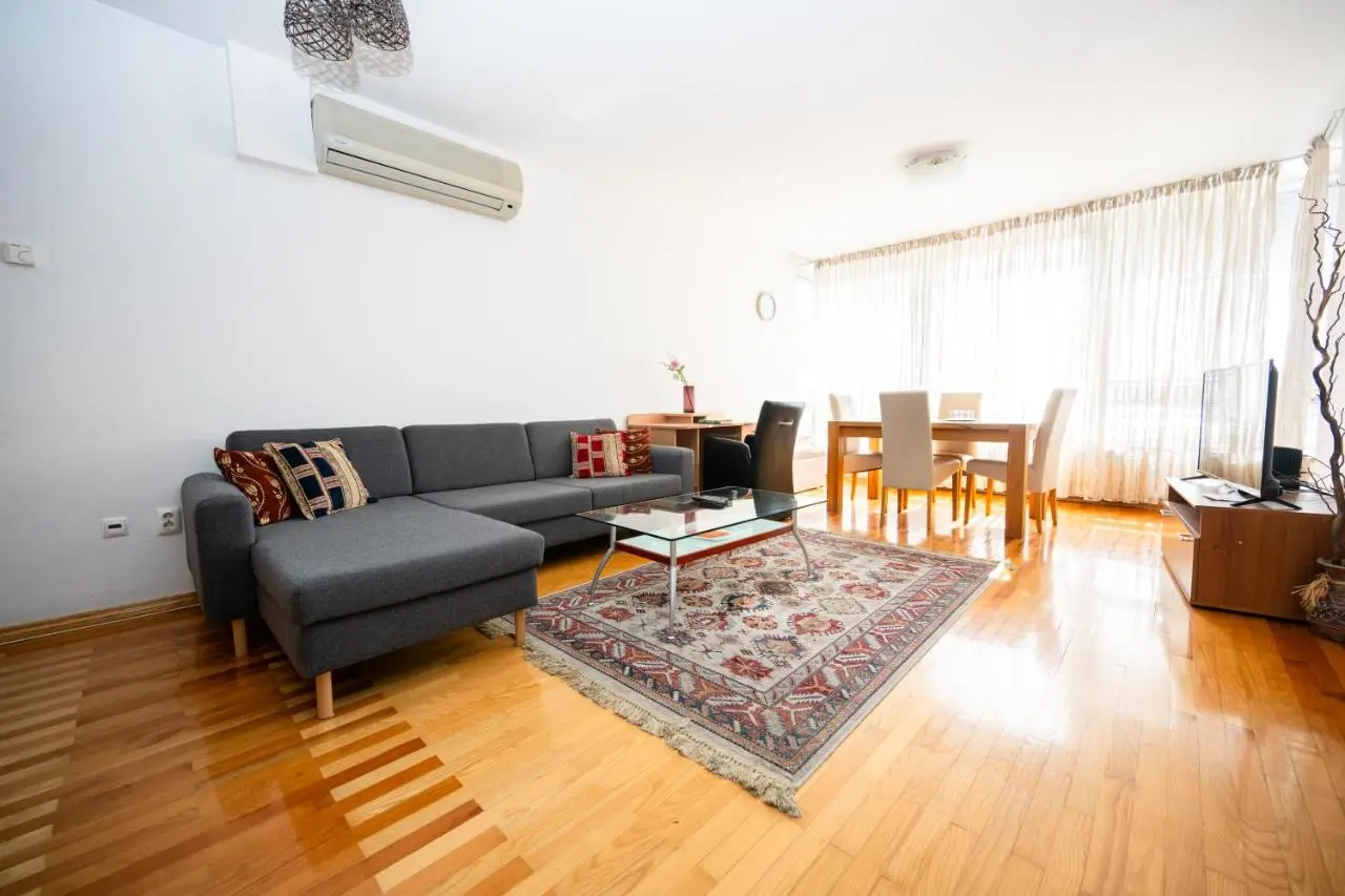 Modern 2BDR apartment in the center - FREE PARKING
