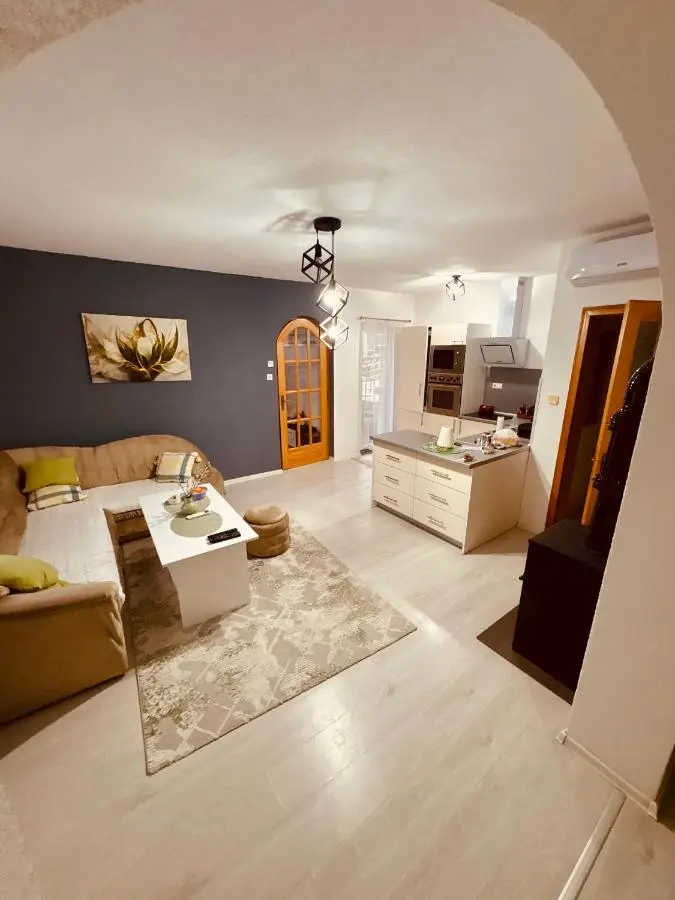 Lola's House