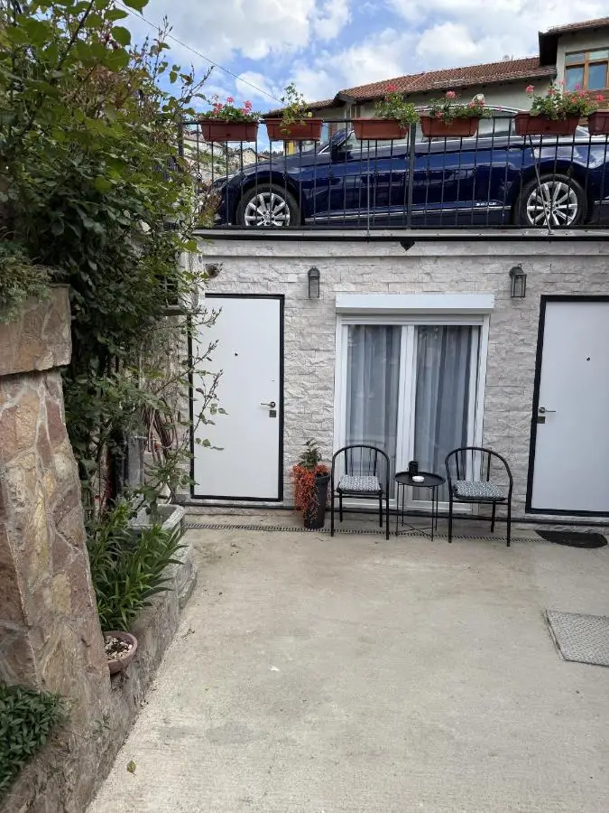 Apartment 528