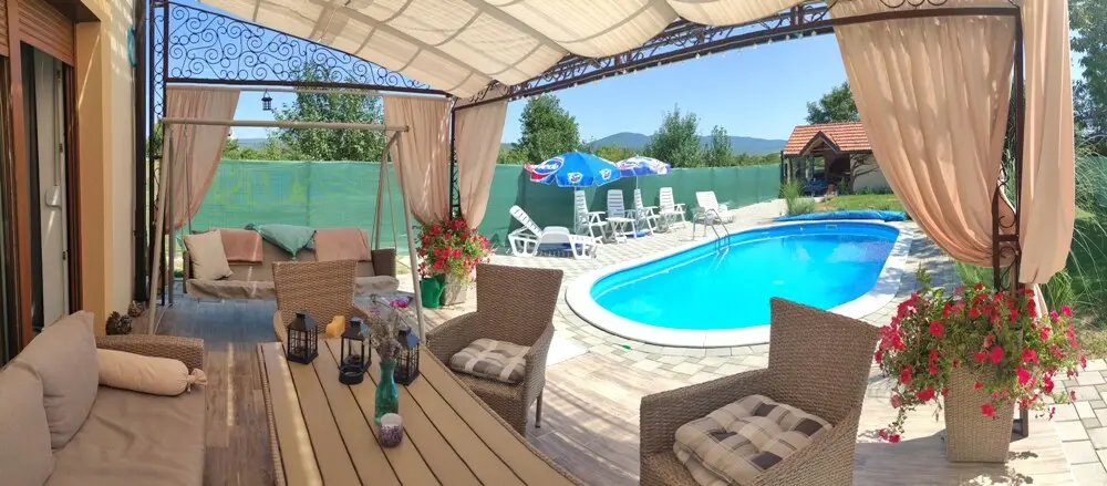 Riverside Plaza Villa