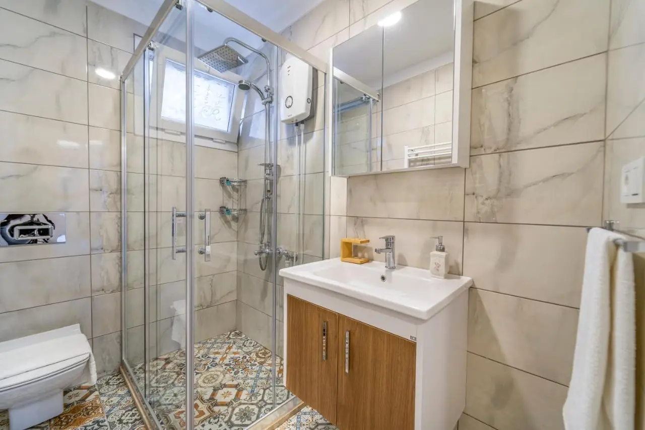 Nakas Suites