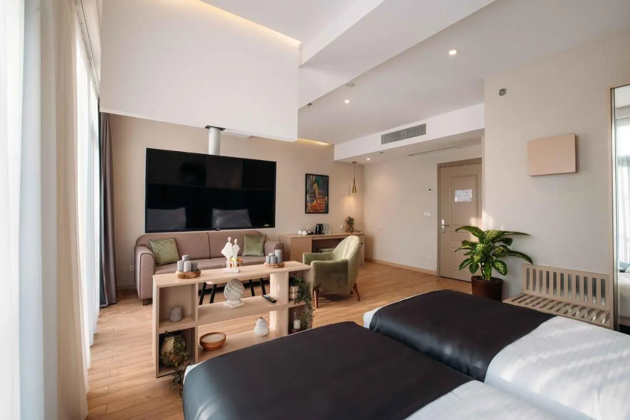 Hotel Monday by DNT Group