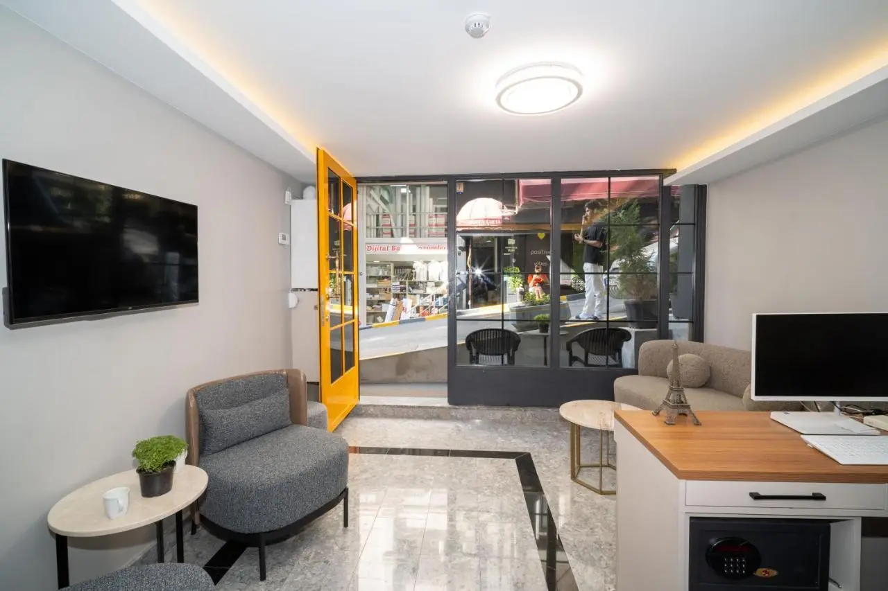 Robin Hotel