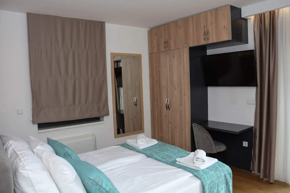 Olympic 84 outdoor Jacuzzi three bedroom apartment