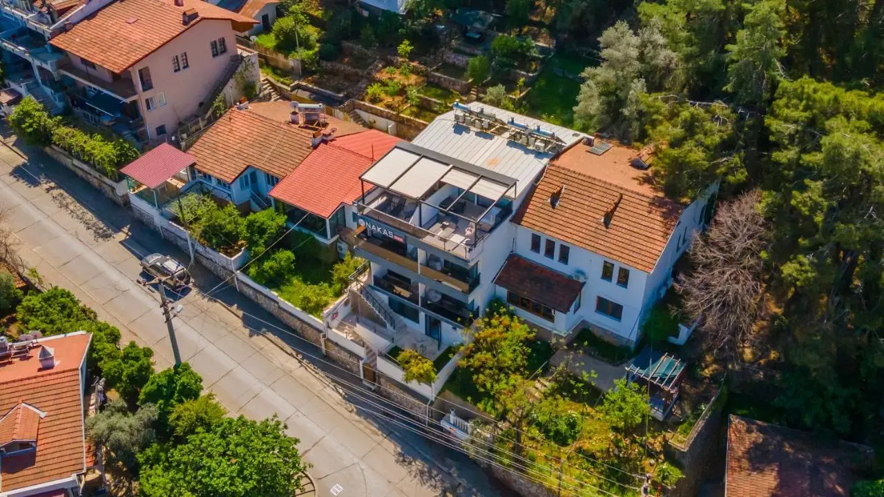 Nakas Suites