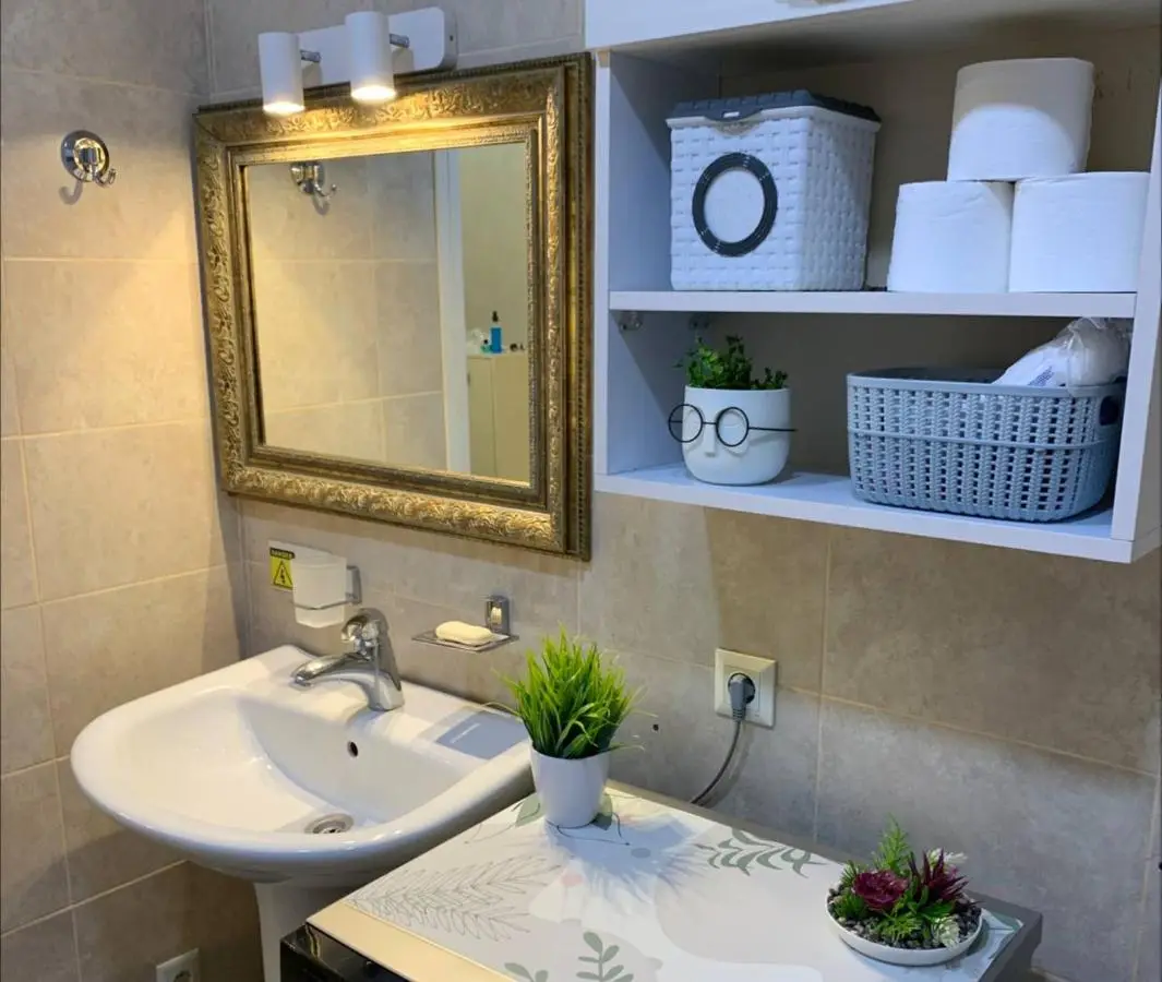 Сozy three-room apartment with 2 separate bedrooms in Old Tbilisi