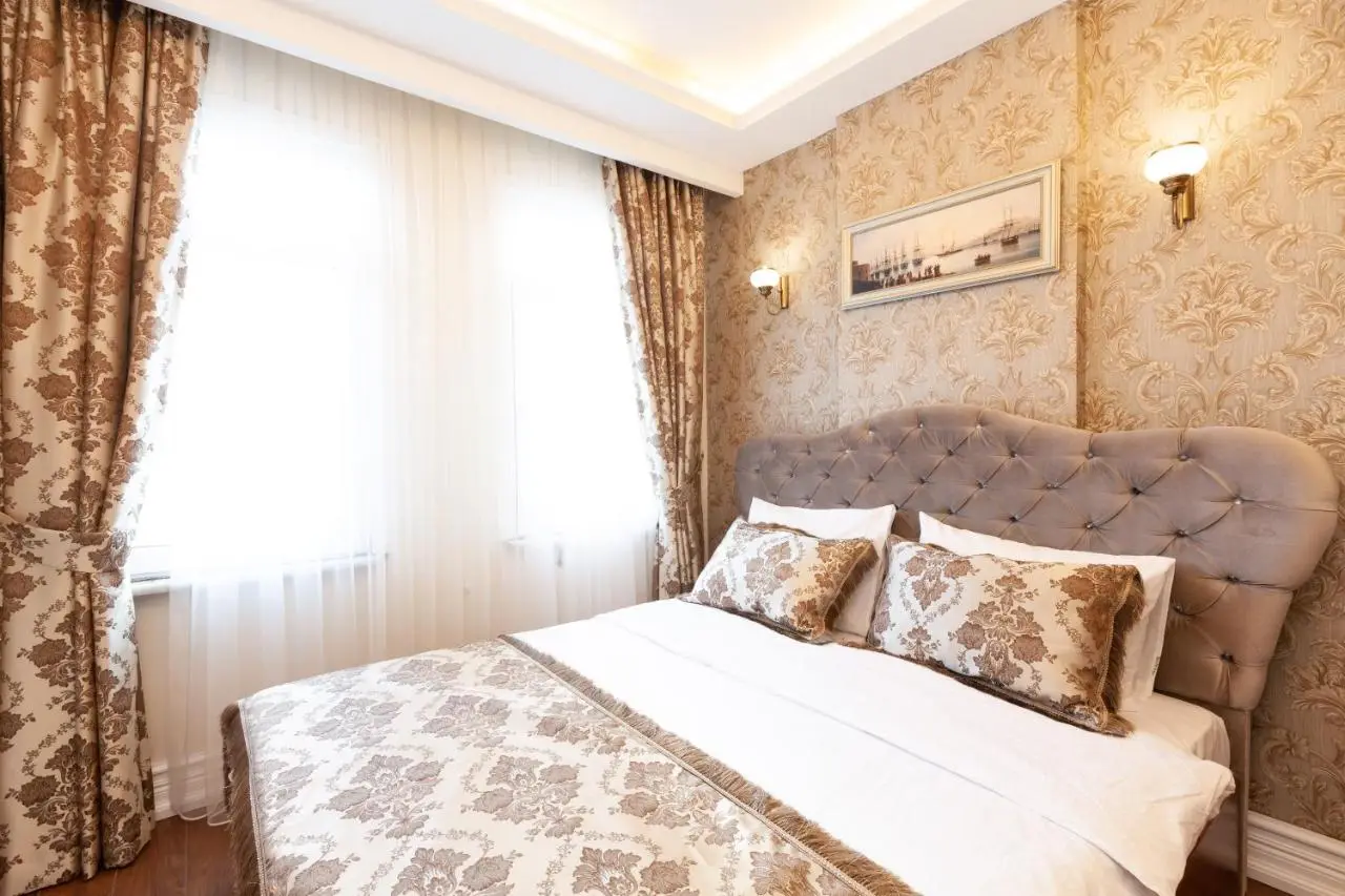 Rose Mansion by Otantik Suites