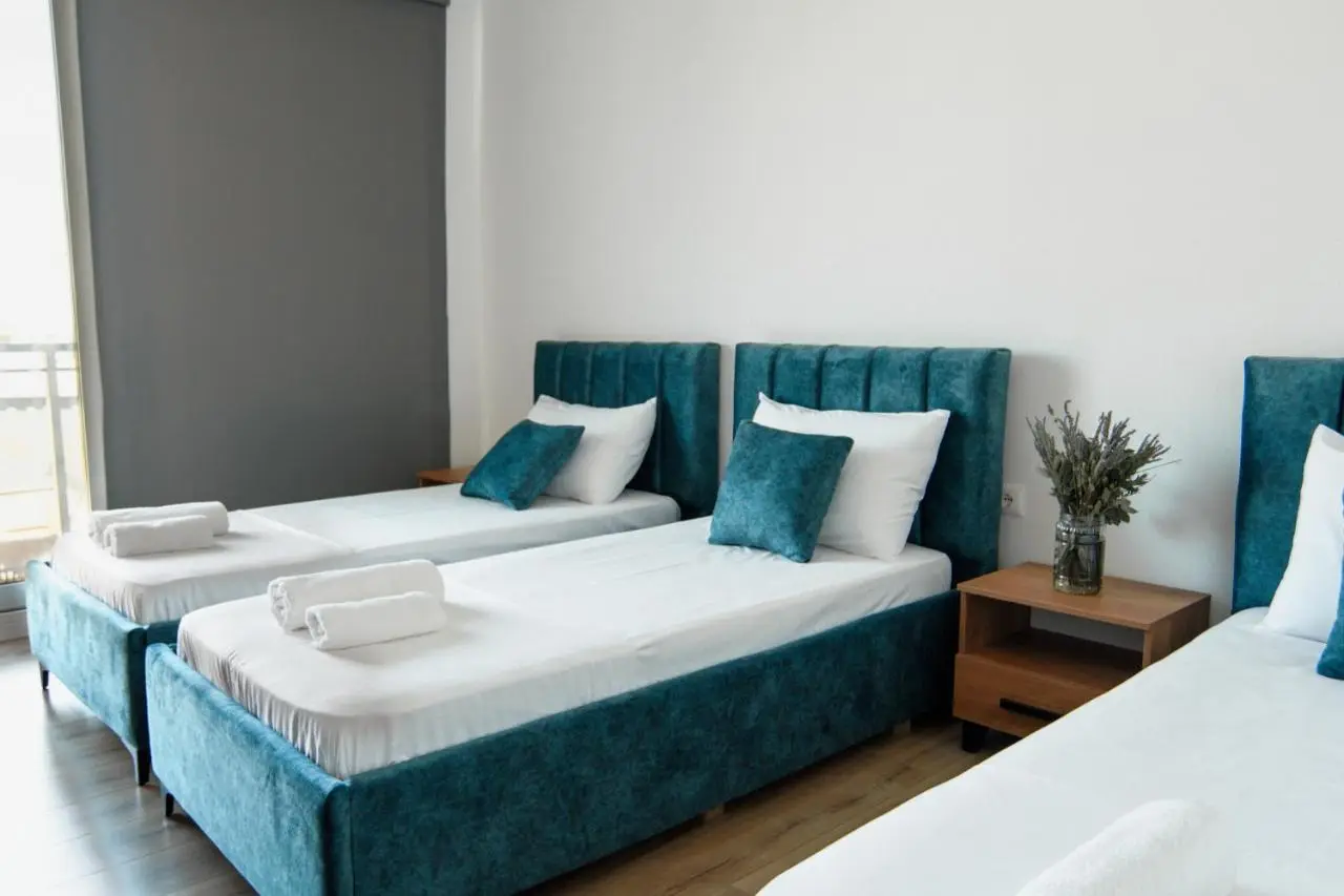 Urban Serenity City Skyline View Apartment 1