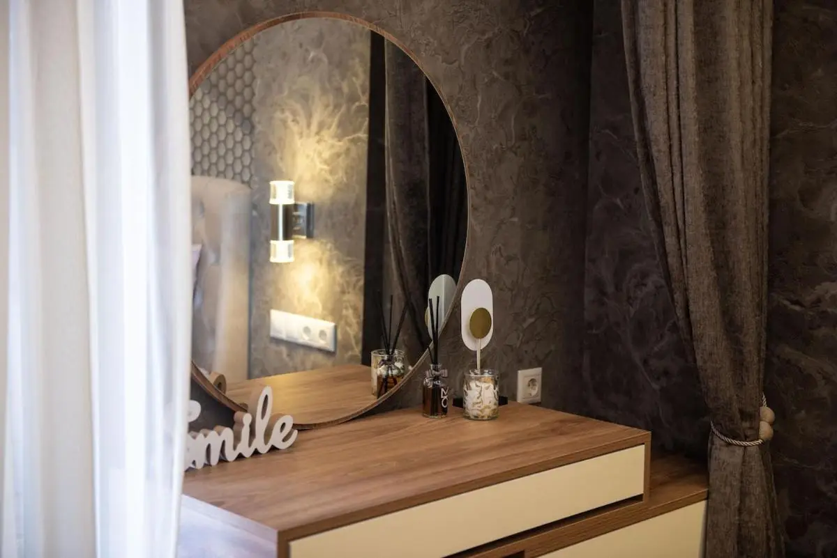 2-Bedroom Apartment with Spacious Park View Balcony - Parking - Vake, Tbilisi