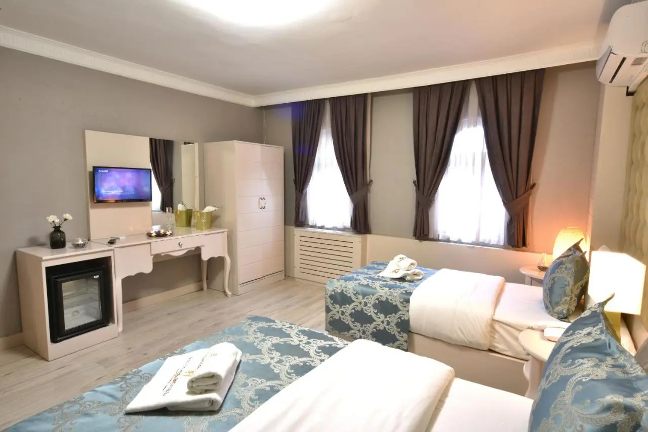 Pelican House Hotel