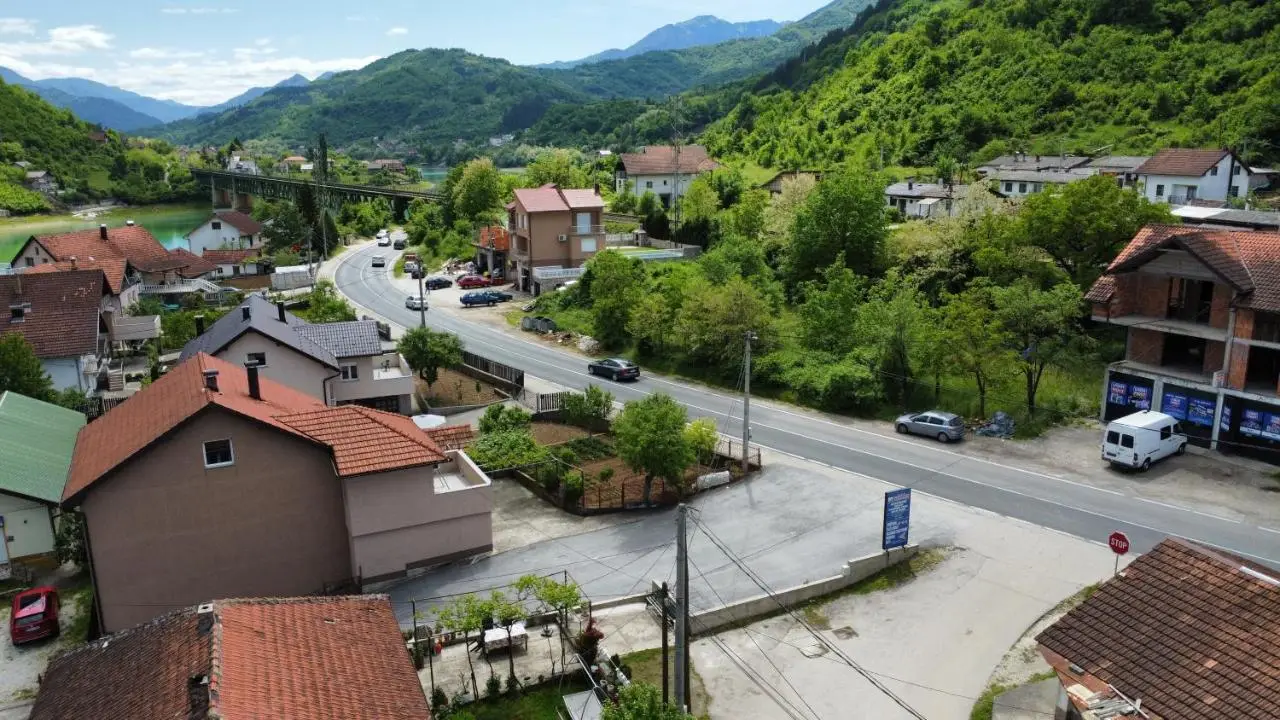 Idas Guesthouse - Kuća na jezeru - Haus am See - Privatunterkunft - Čelebići kod Konjica