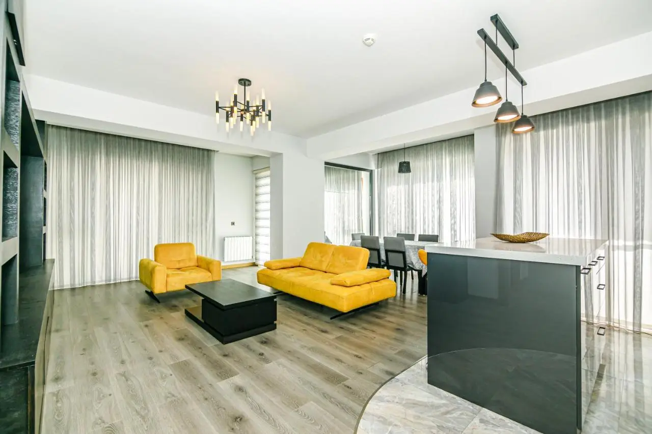 KING Luxury Apartment in Baku