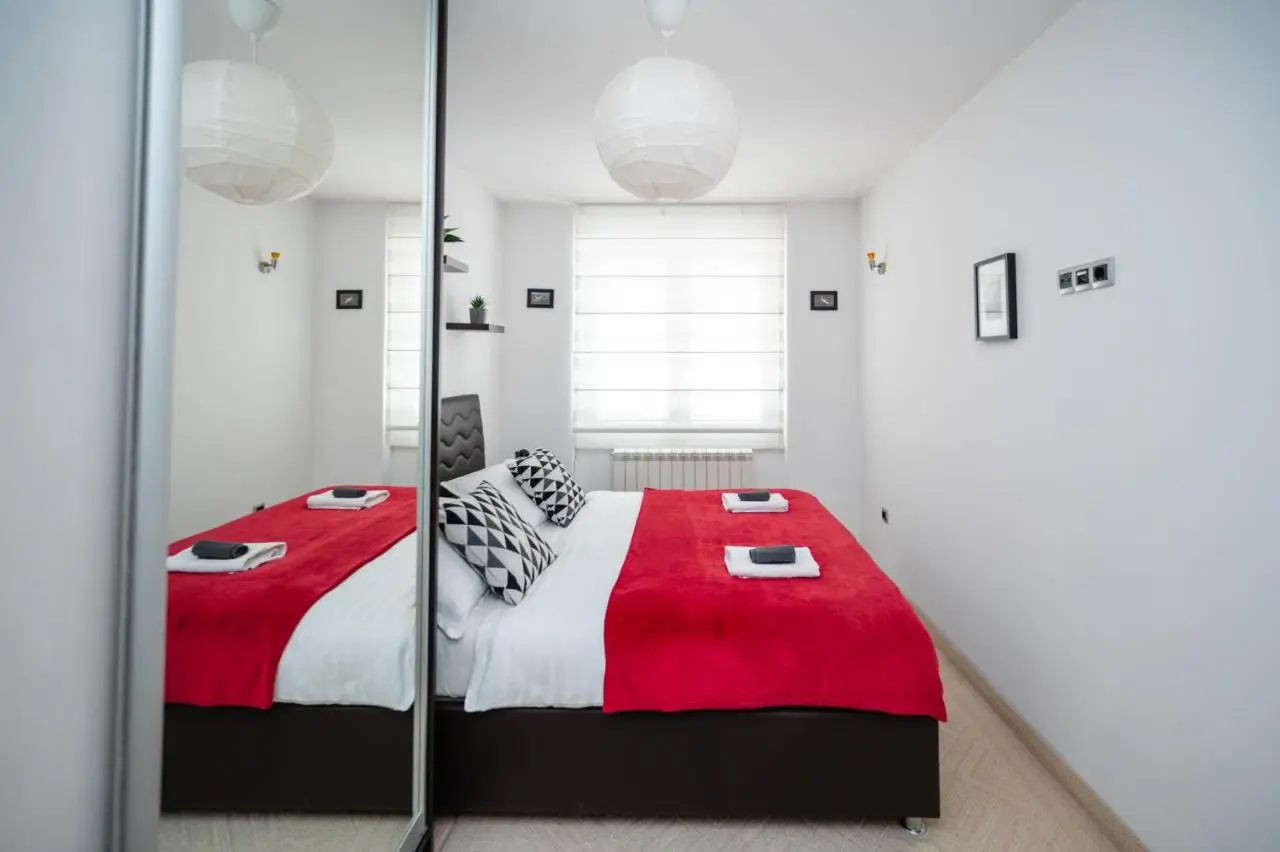 Bright 1BDR Apartment in the City Center