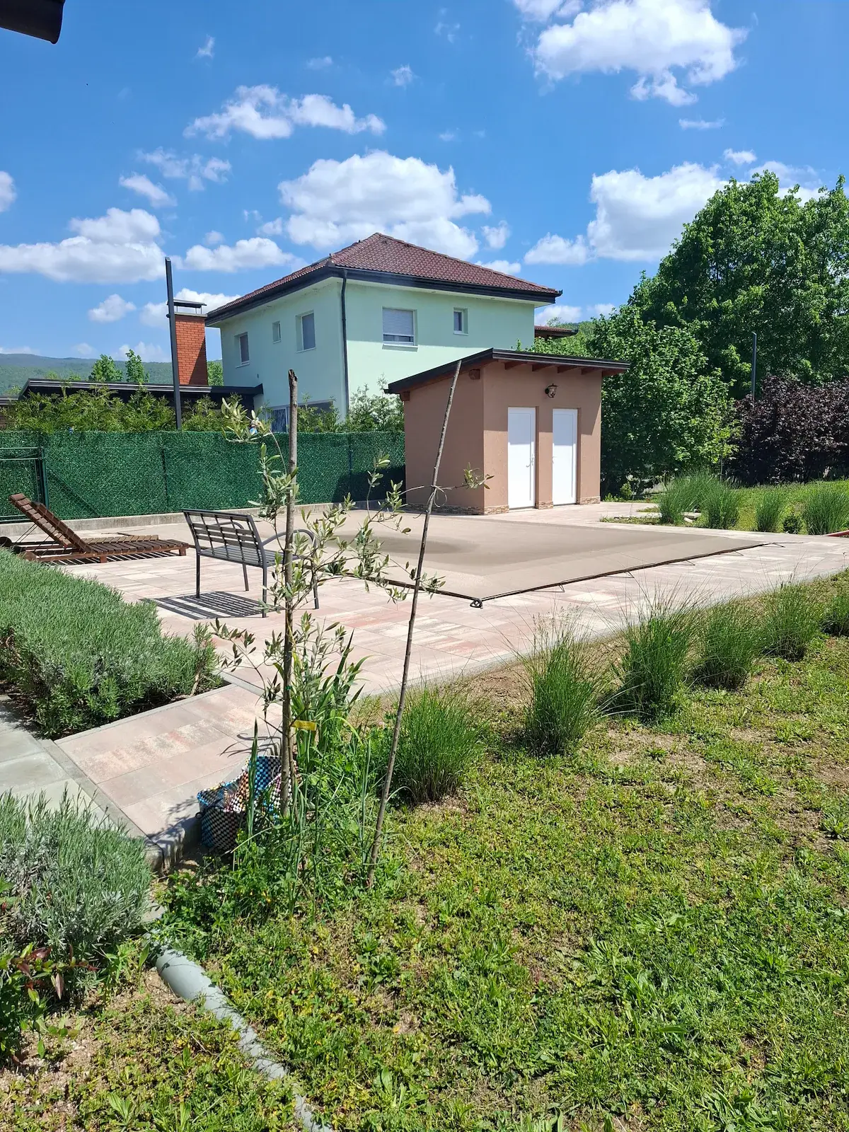 VILLA about min 3 persons - max 6 persons.