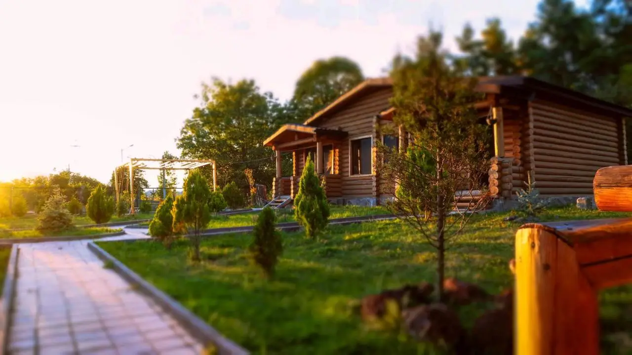 Kingswood Cabins Borjomi