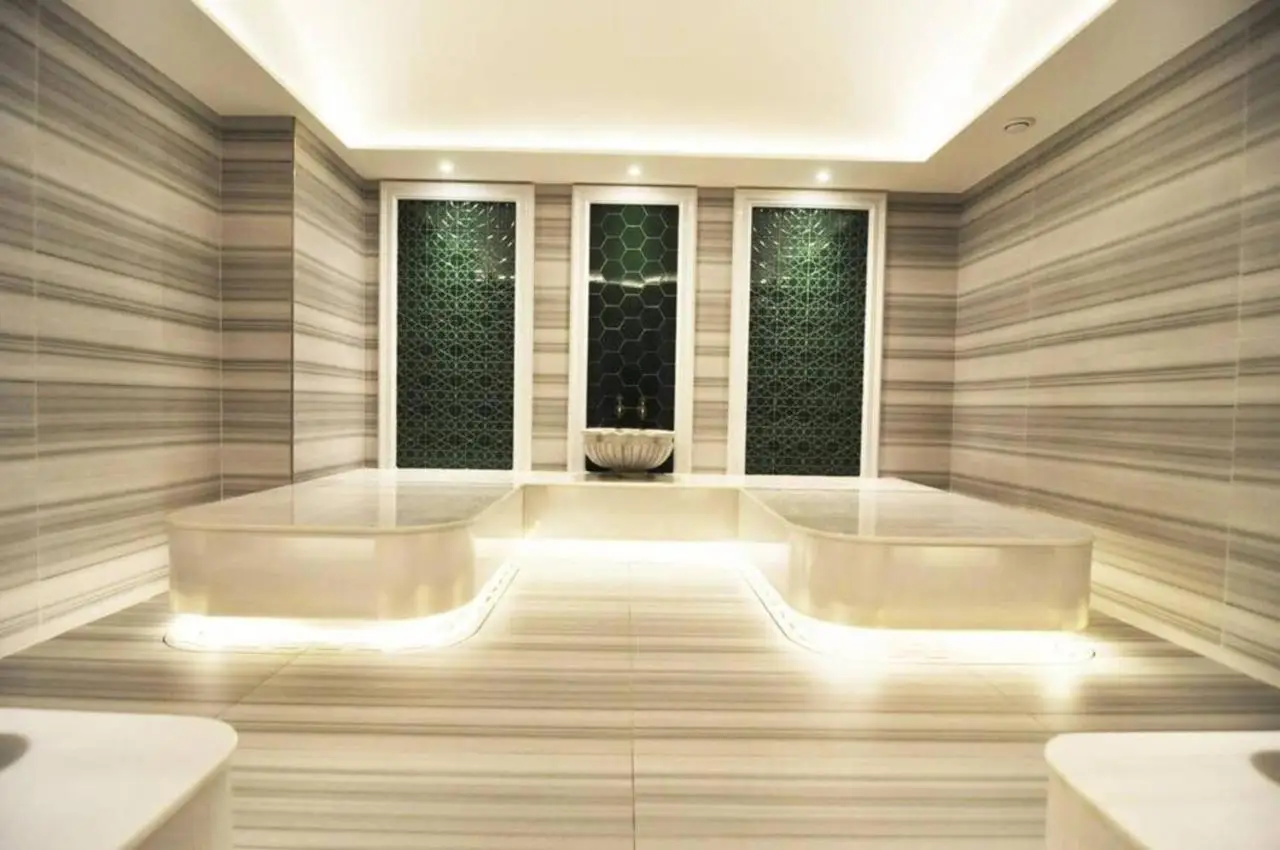 Bright Lovely Modern 2BD25 Condo PoolGym! #220