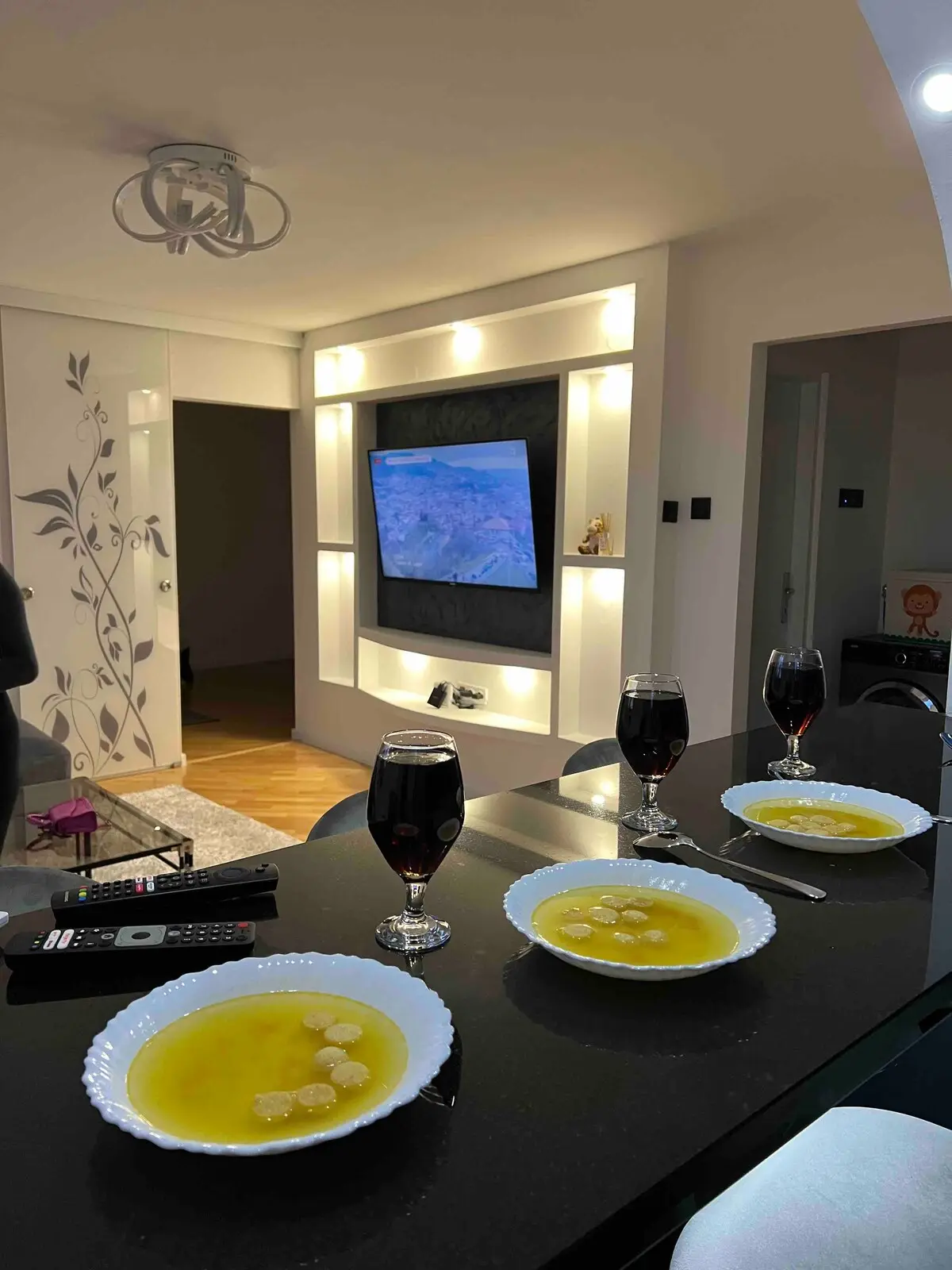 Luxury fresh renovated apartment
